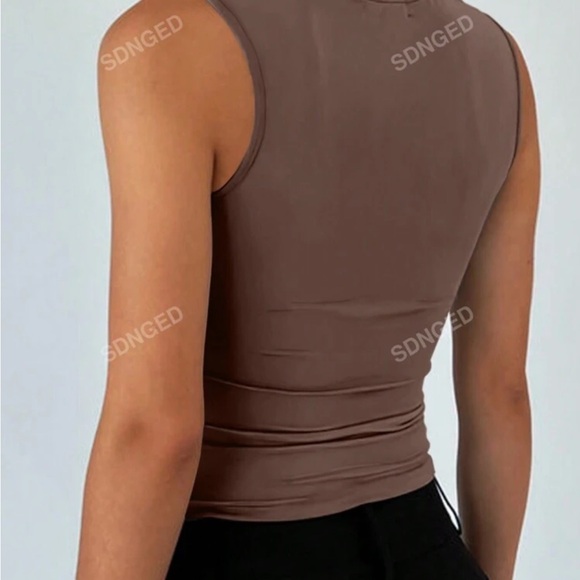 BRAND NEW TOP - Picture 3 of 3